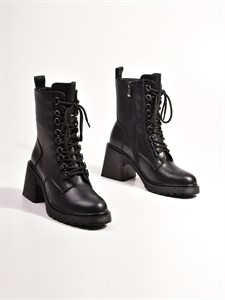 Женские ботинки черного цвета с высокой шнуровкой - фото 8184