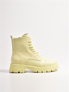 Ботинки из натуральной кожи на широком каблуке желтого цвета - фото 8195