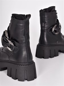 Ботинки из натуральной кожи чёрного цвета с серебристой фурнитурой - фото 9050