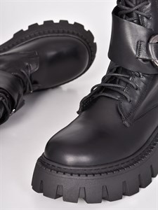 Ботинки из натуральной кожи чёрного цвета с серебристой фурнитурой - фото 9051