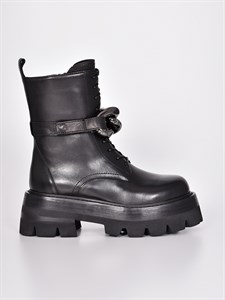 Ботинки из натуральной кожи чёрного цвета с объемной фурнитурой - фото 9185