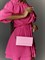 Женская сумка кросс-боди в розовом цвете - фото 27948