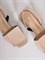 Кожаные босоножки  бежевого цвета на широком каблуке - фото 6674